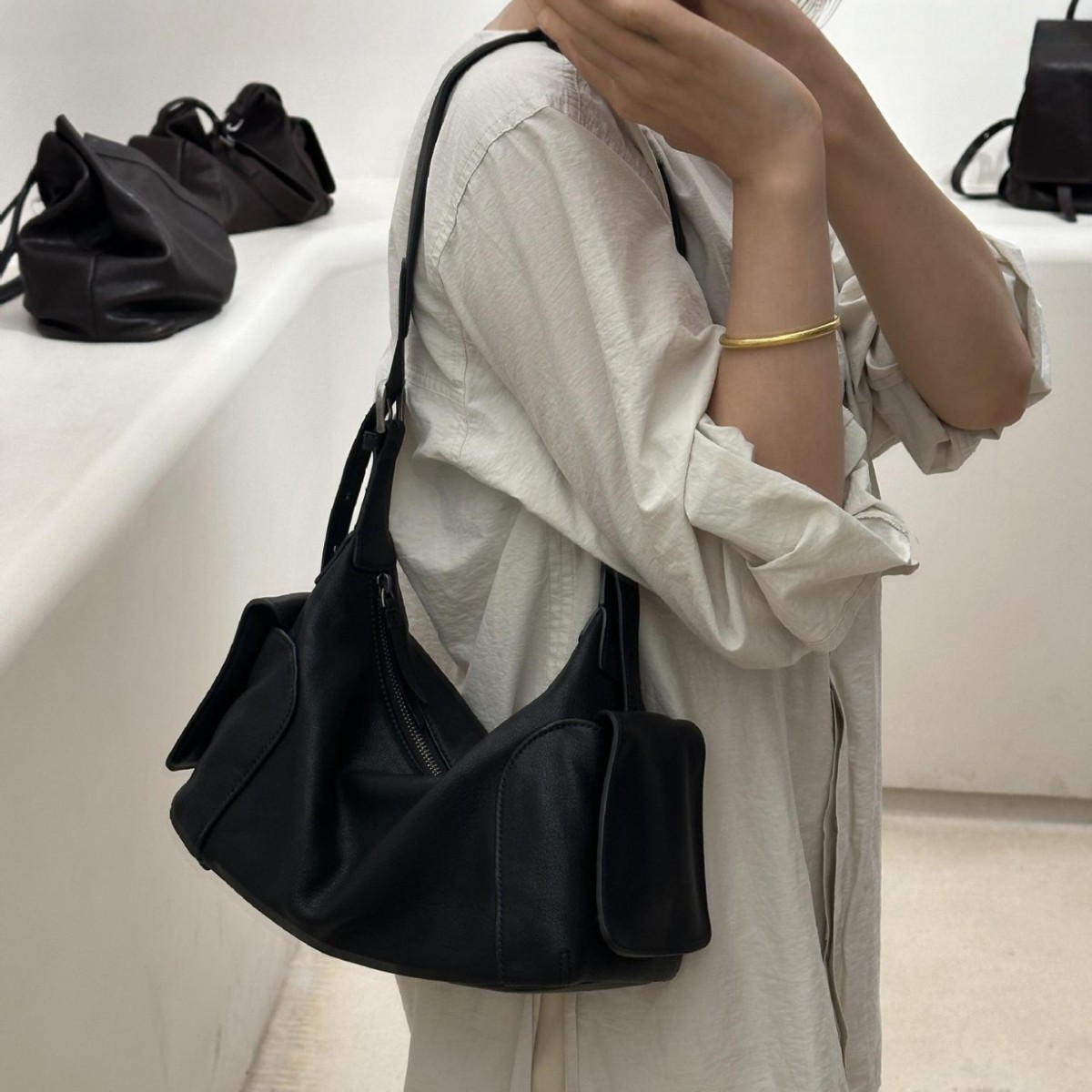 Vegetable-Tanned Cowhide Minimalist Hobo Bag - Unique Designer Shoulder Bag For Women, Versatile Genuine Leather Dumpling Bag For Commuting - Thumbnail 4