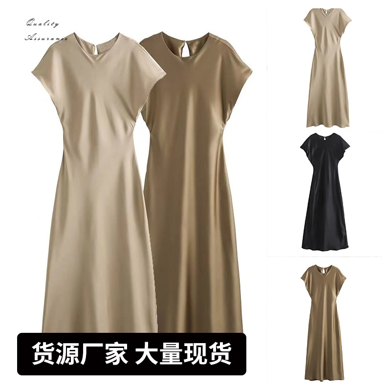 Vestido de satén estilo europeo y americano, nuevo estilo de verano 2026, vestido largo sin mangas de satén, vestido midi de color liso con cuello en V image 3
