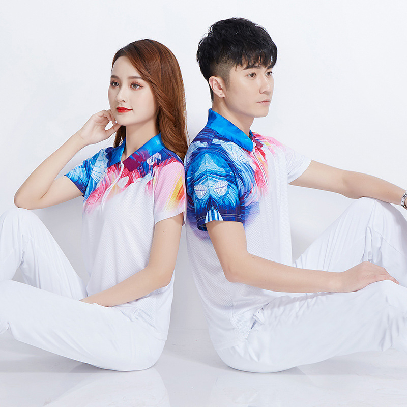 빨간색 반팔 + 순백색 바지