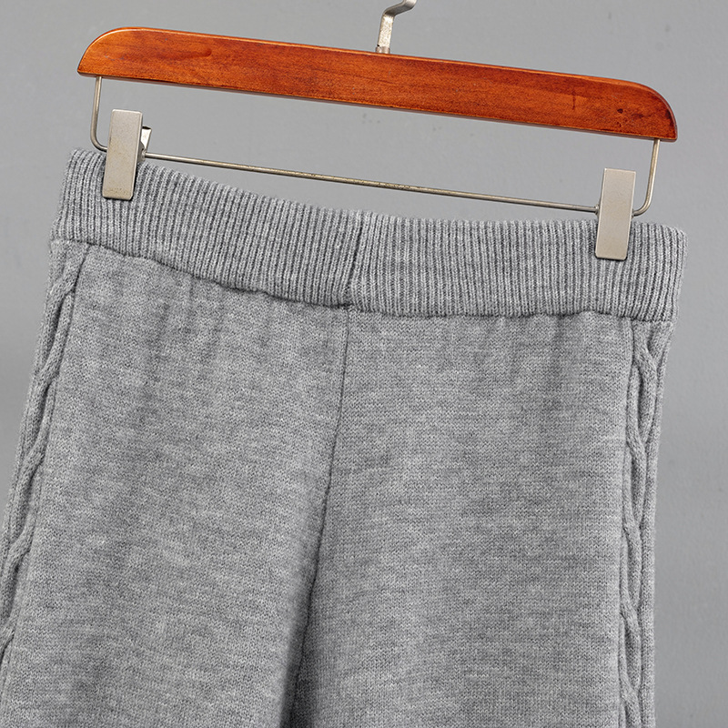 Ensemble pull en maille torsadée épaisse à demi-zip et pantalon large pour femme, collection automne-hiver. Deux pièces de haute qualité, coupe ample._voghion.com