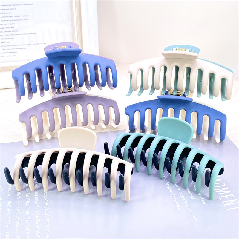 Corea del Sur pequeña resina de contraste fresca agarrar clips temperamento literario matt acabado esmerilado de dos colores garra cuadrada agarrar el cabello
