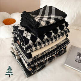 2024新款黑色系围巾男女同款氛围感小香风保暖围脖品质感披肩批发