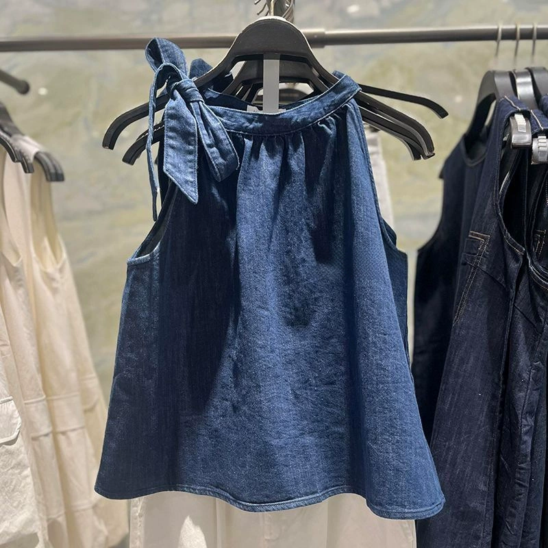 Супер приятный нишевый дизайн с бантом в стиле ретро, ​​плиссированный новый джинсовый жилет без рукавов с воротником-хомутом, свободный утягивающий топ
