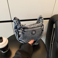斜挎包包女士高级感港风复古休闲牛仔布艺通勤百搭耐磨单肩腋下包