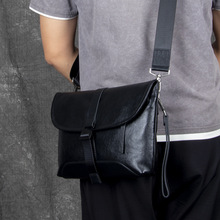 新款通勤小包单肩包商务休闲男士斜挎包百搭头层牛皮手拿包公文包