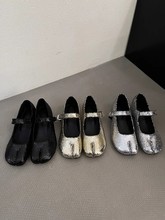 法式低跟猪蹄单鞋女鞋子2023新款春秋季平底银色玛丽珍分趾马蹄鞋