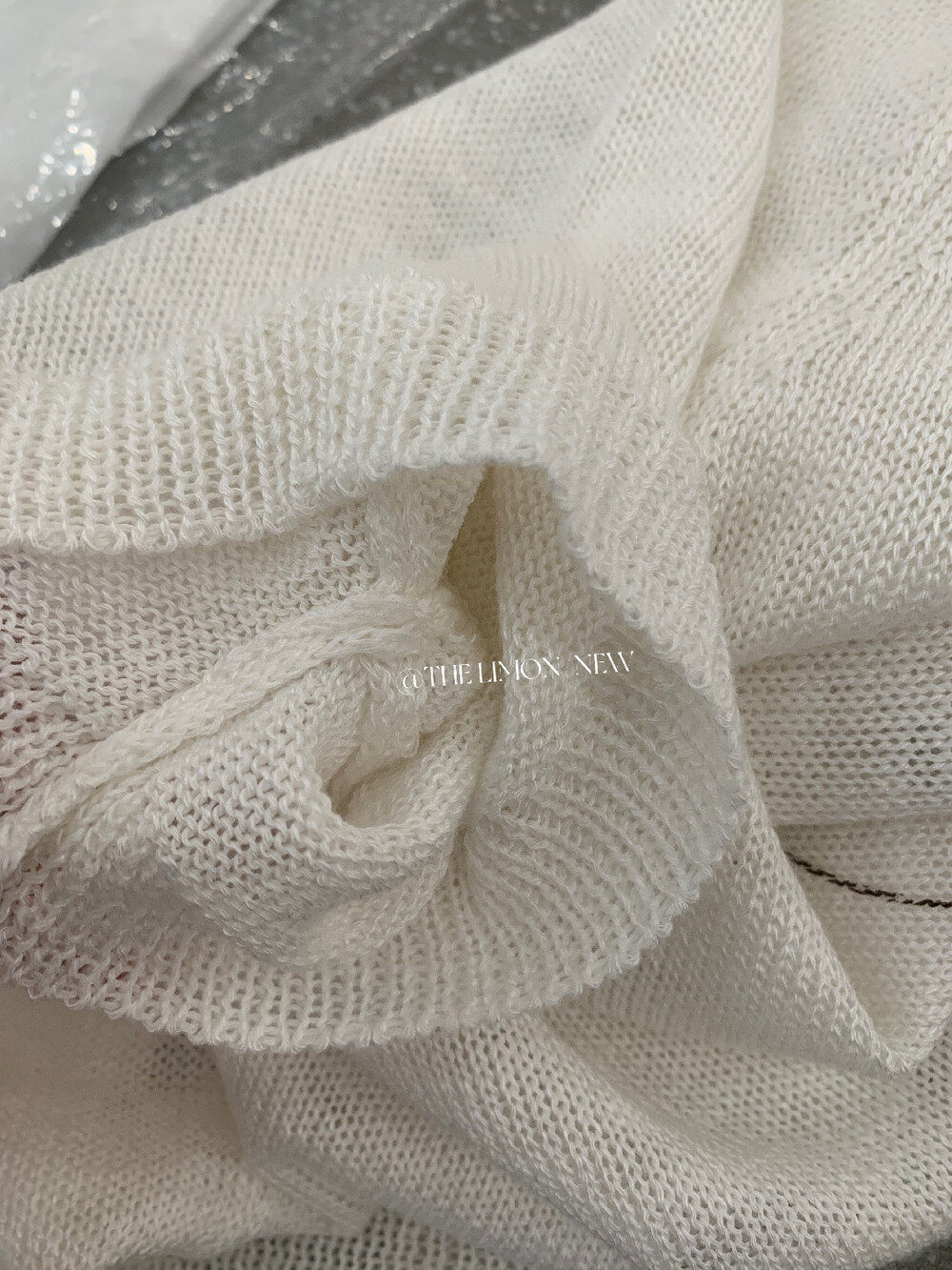 Áo thun nữ cổ tròn tay ngắn họa tiết trái cây chất liệu bamboo linen — màu đen, trắng ngà, màu cam, màu xám chi tiết 23