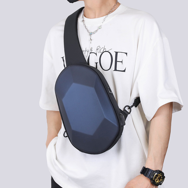 Zaino di ricarica USB per moto da uomo, guscio rigido antispruzzo, borsa sul petto obliqua a cavallo, piccolo zaino da pendolarismo_voghion.com