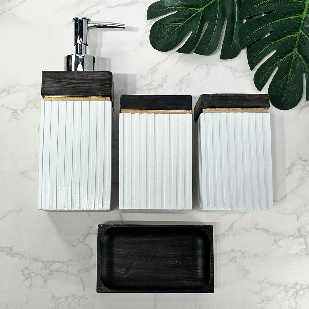 Resina pintada simple baño baño baño baño conjunto de lavado de hotel cuatro piezas set de adornos cepillo de dientes taza de enjuague