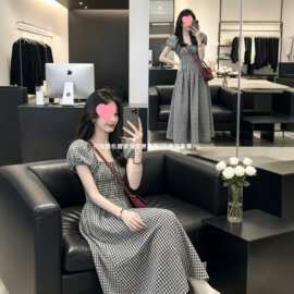 新款夏季收腰显瘦连衣裙女2026度假时尚休闲海边沙滩裙子中长款