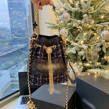 2025新款圣诞限定丝带改造毛呢蓝金手提女包大牌CC限定中古水桶包