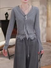 2025年显系带女装休闲开衫慵懒上衣v领春季潮流时尚洋气针织衫