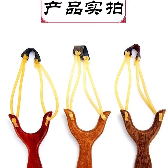 手羽の木の赤い花梨の木のパチンコの木のパチンコの屋外の文はパチンコの平たい皮の筋のパチンコを遊びます。|undefined