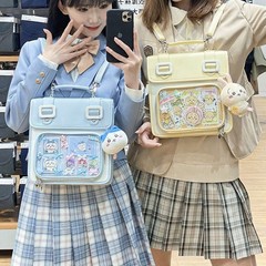痛みは透明な女性を包んで、日常的に肩にまたがって小さい食事をします。