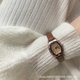 酒桶形手表女款小众复古女士罗马表ins风韩版简约秋冬新款石英表