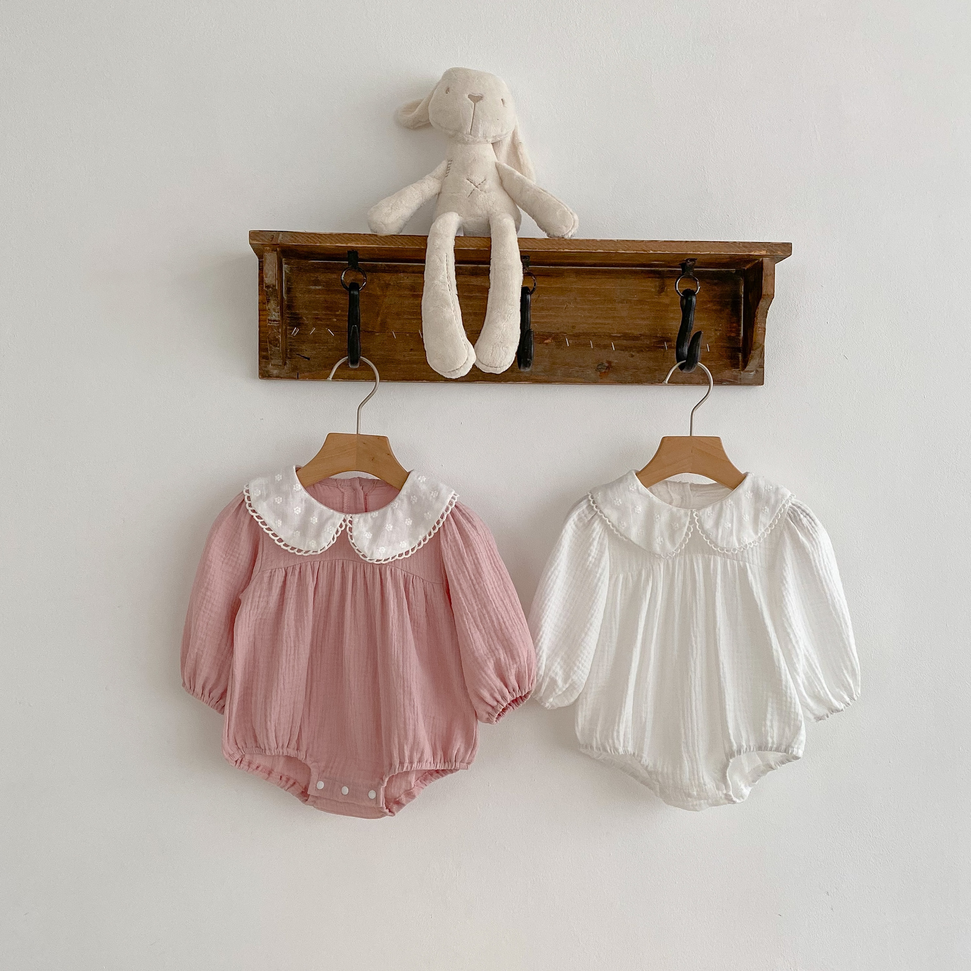 2024 primavera bebé niña mono simple color sólido manga larga vaina todo partido muñeca collar triángulo mameluco