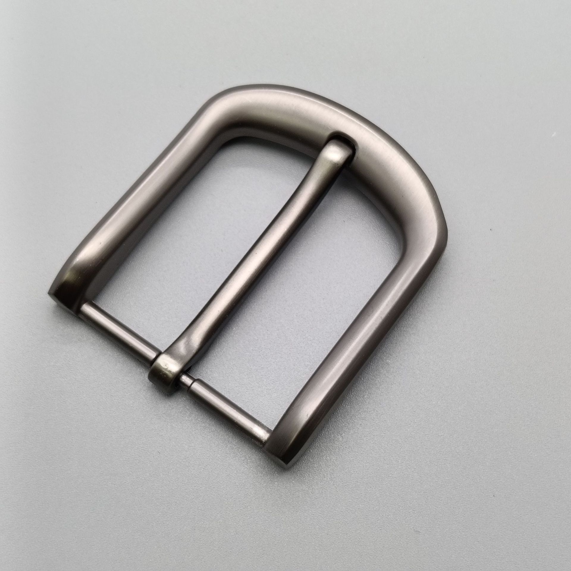 Comercio exterior al por mayor cinturón de aleación para hombres de alta gama hebilla 4.0 cinturón hebilla tipo aguja pistola de cuero dibujo negro