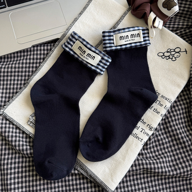 Calcetines Zhuji Calcetines de tubo medio de encaje de costura fina de verano para mujer Miu Departamento Calcetines de pila de estilo universitario Calcetines de mujer