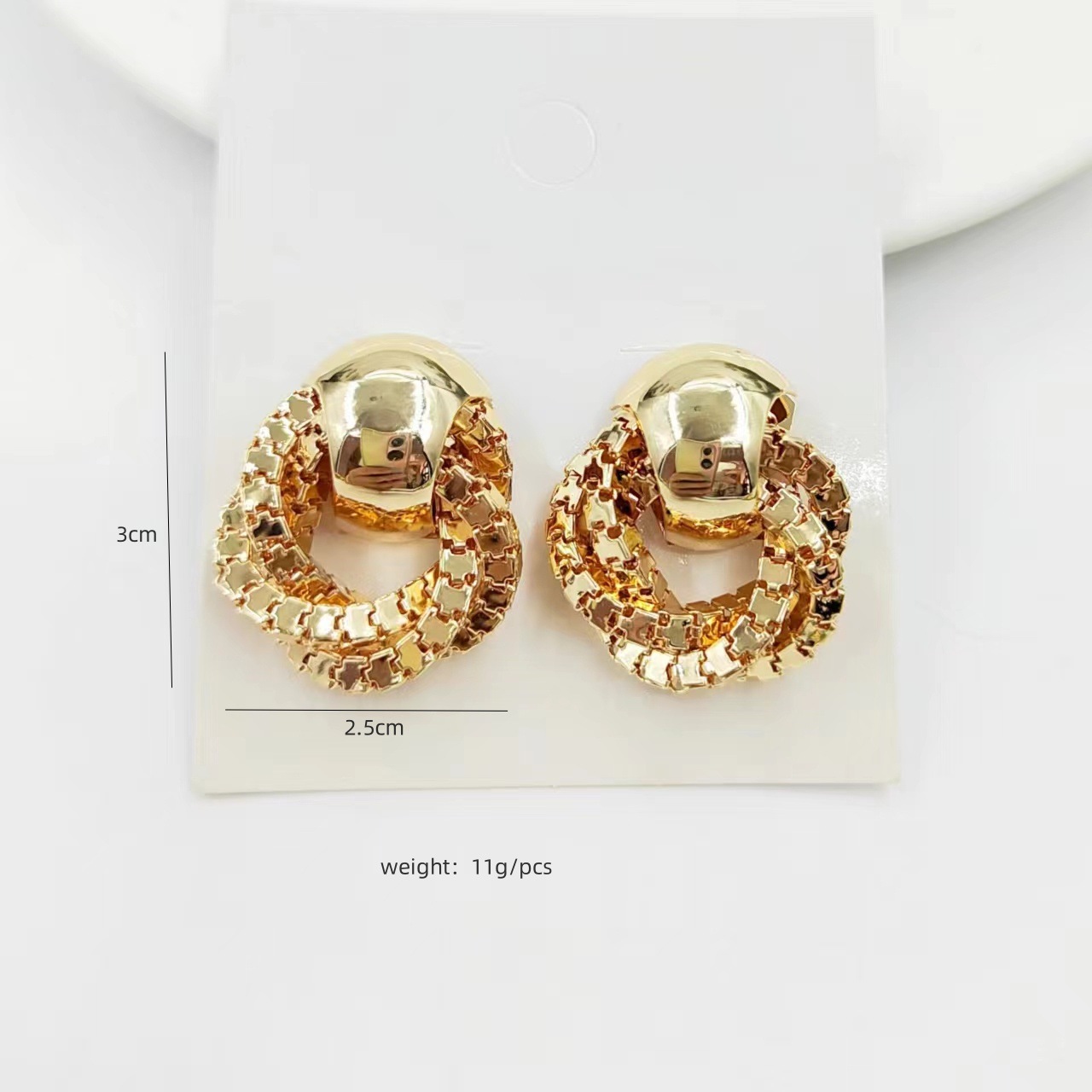 Pendientes retro de metal europeo y americano estilo frío diseño hueco redondo de lujo ligero creativo Pendientes de temperamento coreano