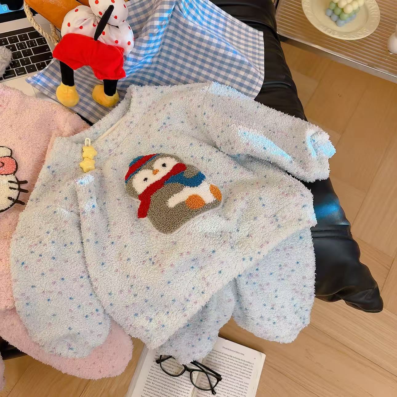 Half velvet light blue polka dot penguin