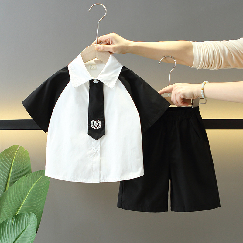 7871 Traje de verano para niños 2025 Camisa de manga corta estilo universitario Pantalones cortos de verano para niños de dos piezas Ropa de bebé