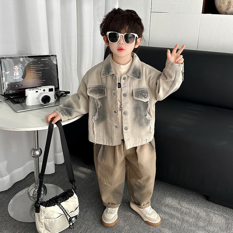 7058 Traje de primavera y otoño para niños 2025 nueva chaqueta teñida en aerosol para niños coreanos de tres piezas Baby Boy