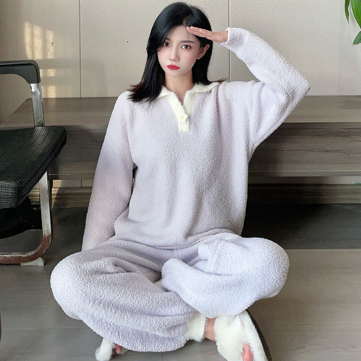 부드러운 일본 스타일 간단한 잠옷 여성의 가을과 겨울 새로운 스타일 신선한 따뜻한 반쪽 벨벳 외부 착용 홈 의류 세트