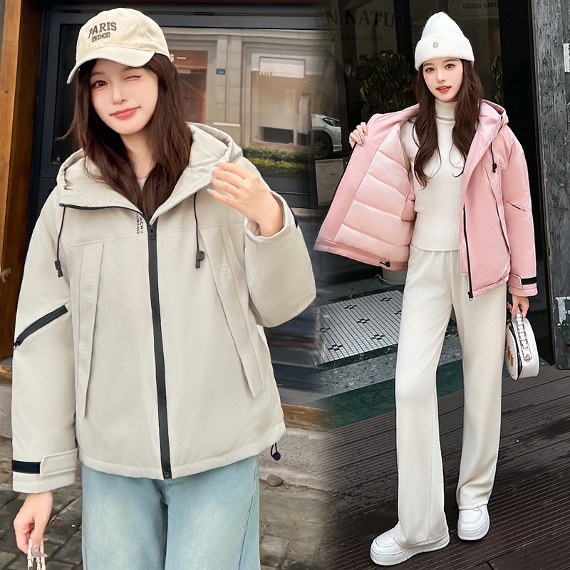Capa de algodón de pluma para mujeres corta de invierno 2025 nueva moda suelta con una chaqueta de algodón delgada y cálida y gruesa