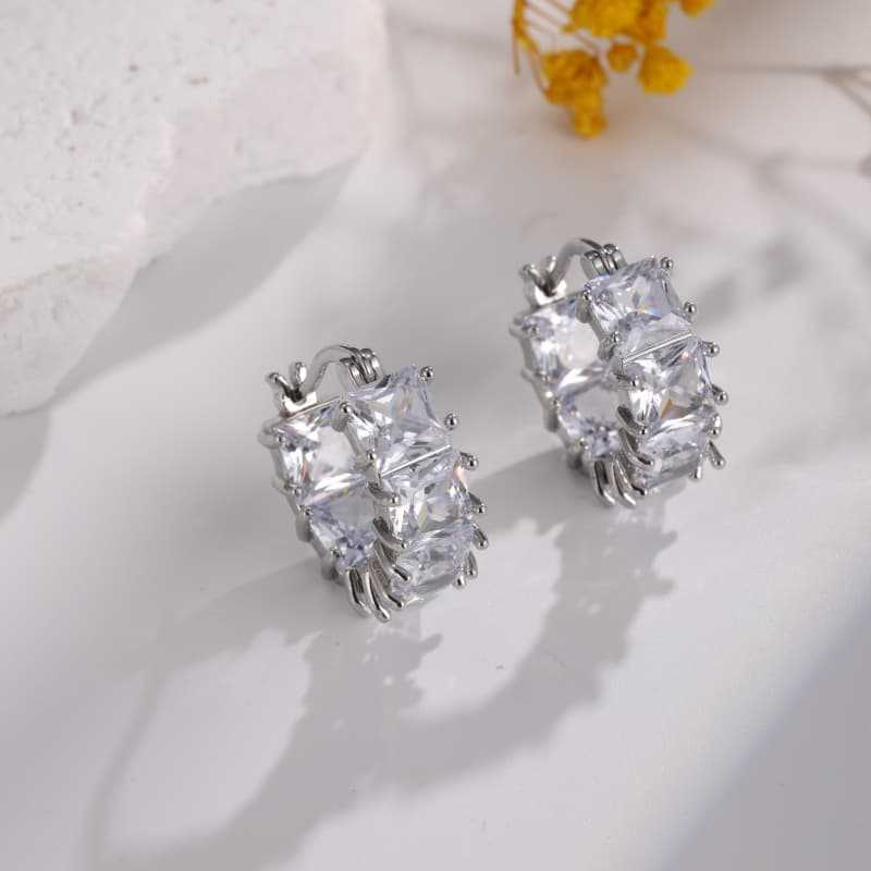 Korean and Japanese Sweet Style Simple Full Diamond Zircon Earrings, Sparkling and Stylish for Women, Versatile for Office Workers, Wholesale Earrings