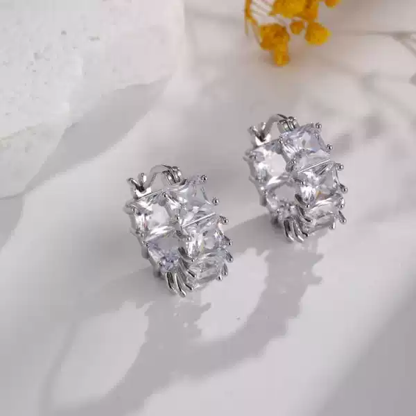 Korean and Japanese Sweet Style Simple Full Diamond Zircon Earrings, Sparkling and Stylish for Women, Versatile for Office Workers, Wholesale Earrings