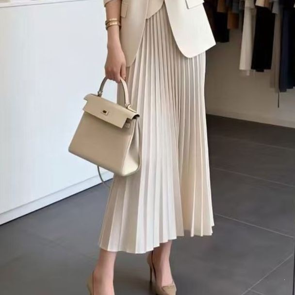 Single rice white skirt