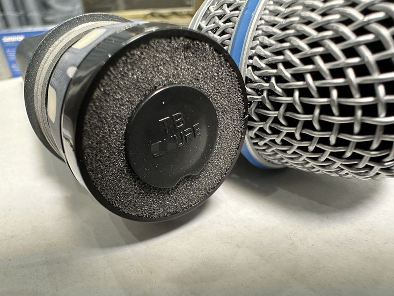 El Comercio exterior transfronterizo con cable de bobina móvil micrófono BETA57A rendimiento en el escenario KTV cantante en vivo Armonía micrófono de alta equipada