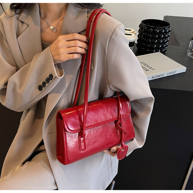 Women's Medium Pu Leather Solid Color Vintage Style Streetwear Zipper Shoulder Bag display picture 13