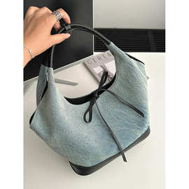 韩国小众牛仔拼接托特包女2025新款复古通勤手提水桶包单肩腋下