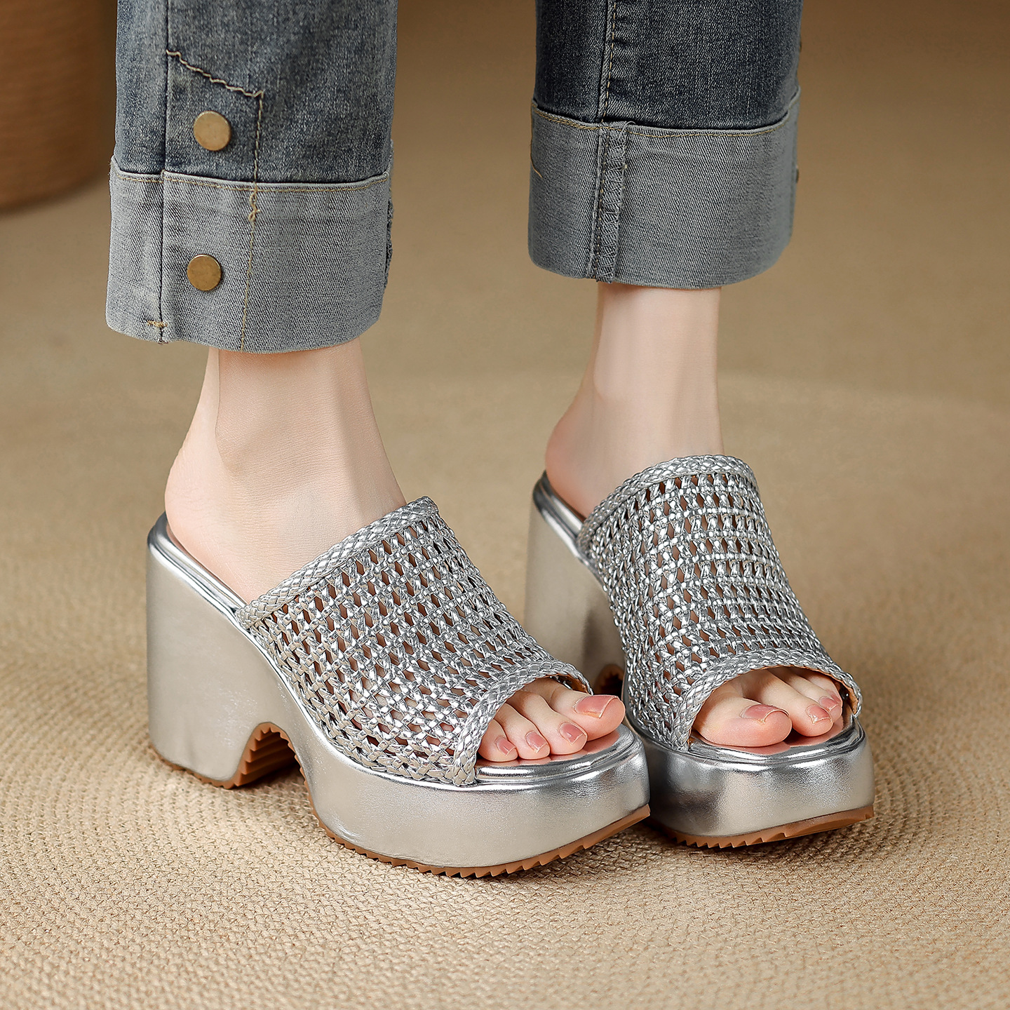 Sandal cao gót nữ hở mũi đế xuồng đan lát phong cách La Mã — màu đen, màu trắng ngà, bạc