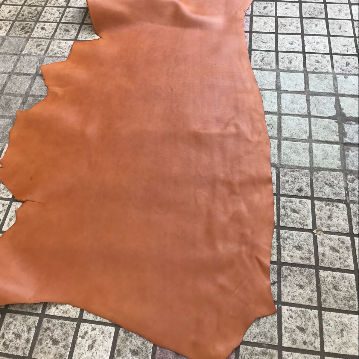 马鞍皮 头层牛皮 商标皮 皮革皮料 牛皮面料 双色皮料 土黄色