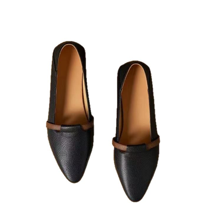 La primavera y el verano de 2026 nuevos zapatos de cuero de talón bajo puntiagudo, zapatos de soja, zapatos de estilo único.