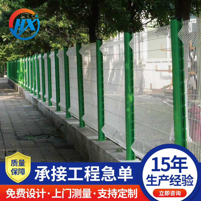 佛山直供三角折弯桃型立柱护栏网双边丝隔离护栏公路绿化带防护网