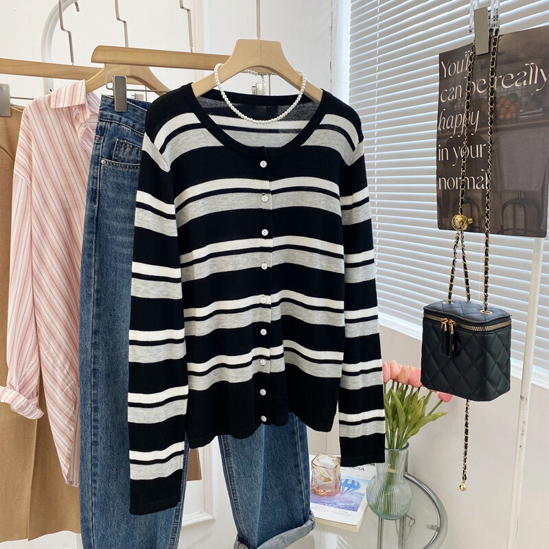 Seasonal Special Offer, Free Shipping, Non-Returnable 9 Wool Skin-Friendly Knitwear, Round Neck Single-Breasted Contrast Stripesd Slimming Look Top 6