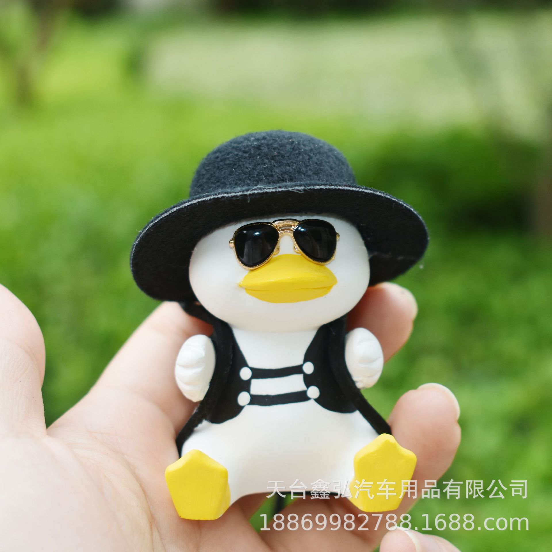 Derechos de autor transfronterizos nuevo colgante de coche columpio pato colgante de coche espejo retrovisor colgante decoración de coche juguete creativo