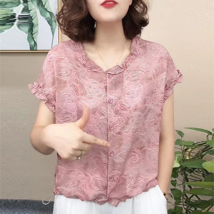 Spring Fashion Casual Shirts for Women, Mom-Style Clothing with Simple and Elegant Design, Highlighting the Everyday Commuter Style Spring Fashion Casual Shirts for Women, Mom-Style Clothing with Simple and Elegant Design, Highlighting the Everyday Commuter Style