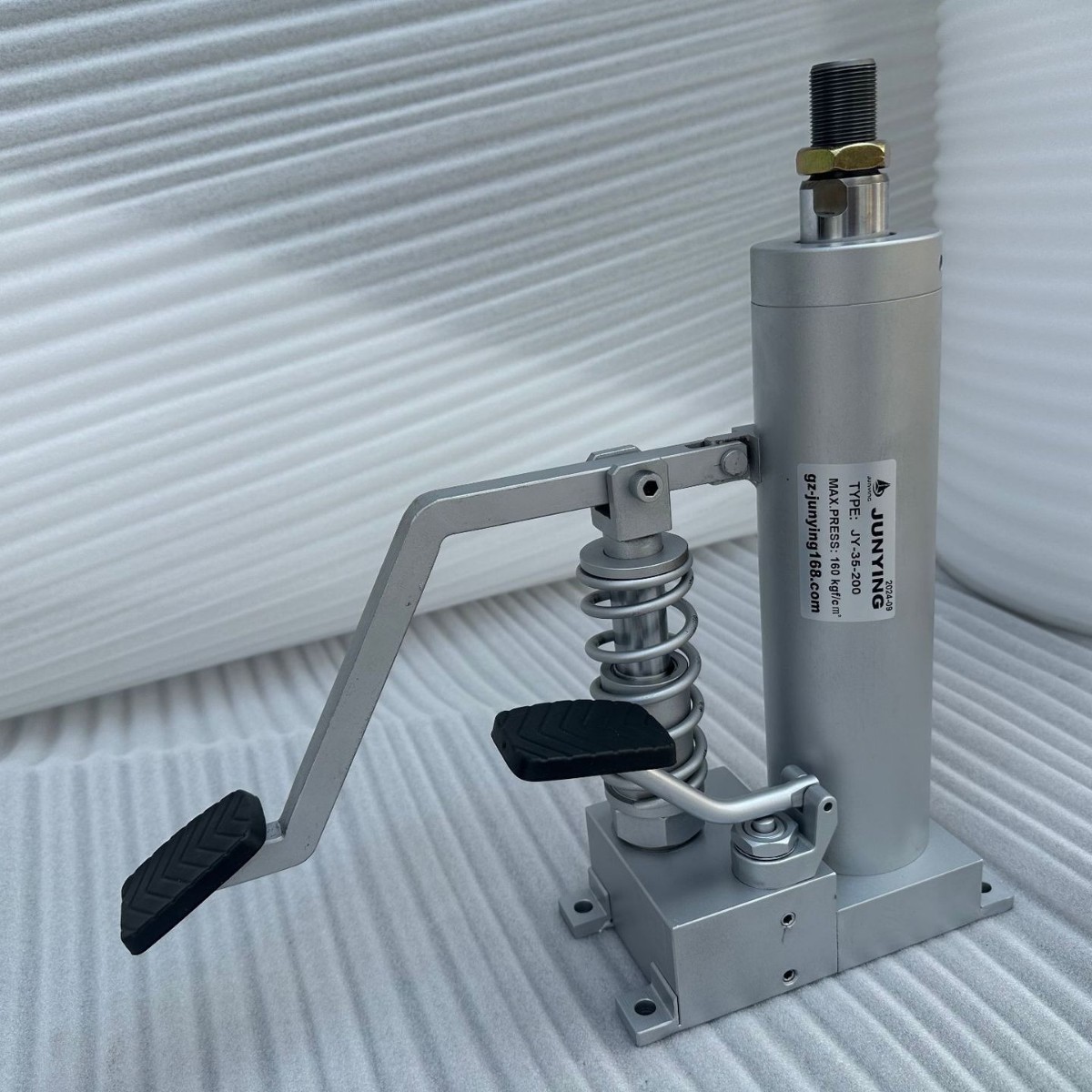 脚踩液压缸 脚踏式液压缸 液压千斤顶  自给油不需要电使用方便