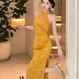 高端优雅复古镂空哑光缎面挂脖旗袍裙时尚性感开叉无袖露肩连衣裙