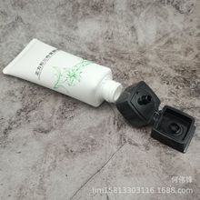 厂家专供定制100ml D40胶印磨砂手感光油PE方形翻盖软管化妆品