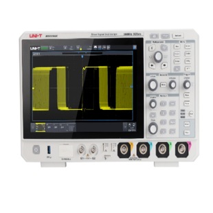 ������MSO2104X/MSO2204X/MSO2304X�����̖ʾ����4ͨ��300MHz