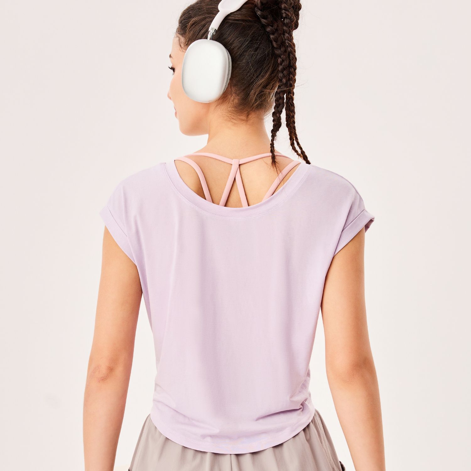 Nueva camiseta ultrafina transpirable de manga corta deportiva con cuello en V de color sólido, moda informal suelta, ropa de yoga de secado rápido para mujeres
