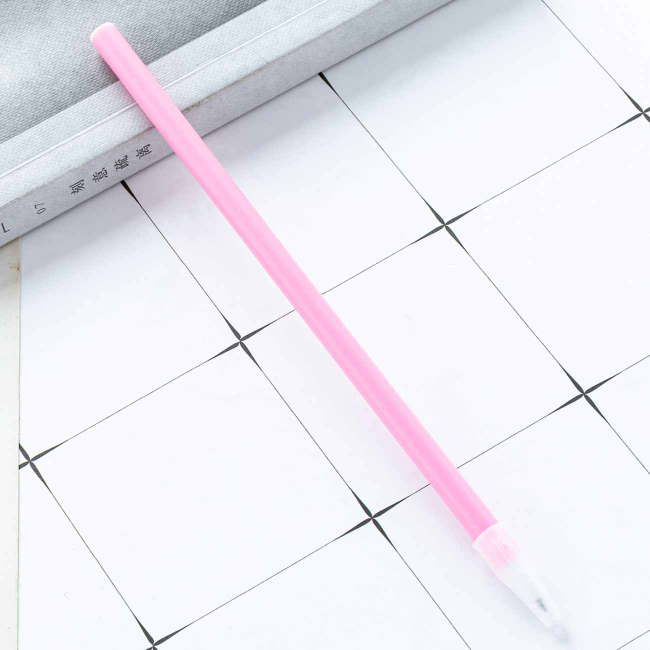 Bolígrafo de tubo de tracción de bricolaje, estuche de bolígrafo de plástico multicolor, bolígrafo simple aceitoso, bolígrafo de regalo publicitario con logotipo impreso