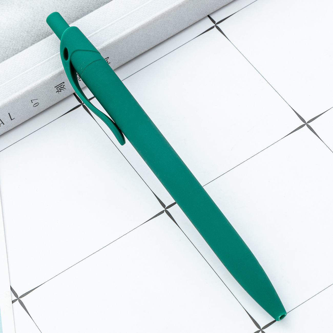 Bolígrafo de plástico multicolor se puede imprimir logotipo de escritorio de oficina bolígrafo de hotel promocional publicidad bolígrafo de regalo