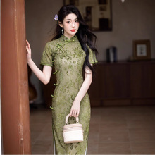 植绒旗袍妈妈2025年新款新中式复古年轻款改良中长款中年国风绿色