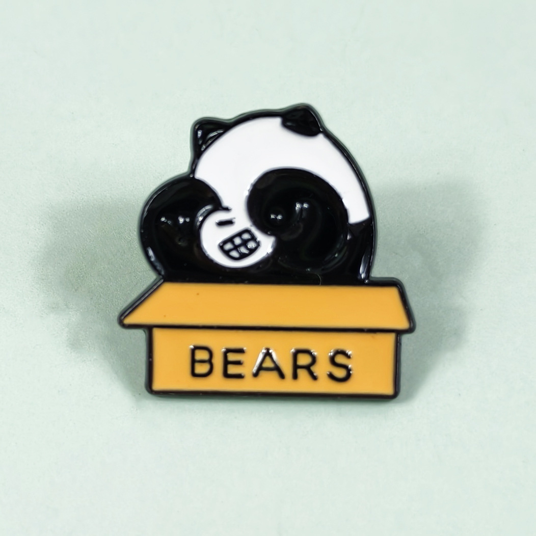 Dibujos animados anime tres broches de oso lindo mochila alfiler insignia aleación decoración conmemorativa insignia transfronteriza